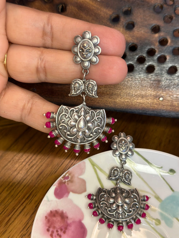 Stunning earrings with a combination of silver and pink